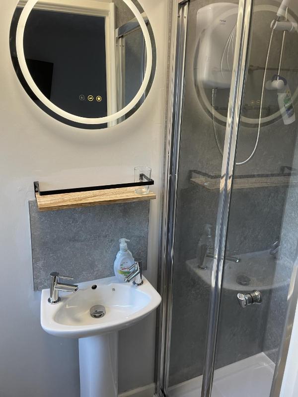 Standard Quadruple Room image 3