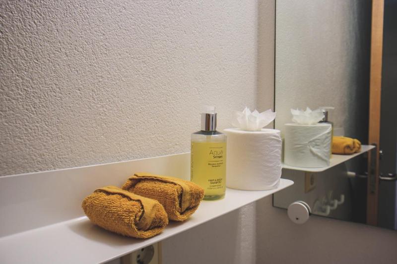 Standard Twin Room with Sea View image 2