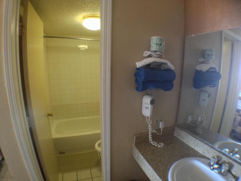 Budget Double Room with Two Double Beds - Non-Smoking image 2