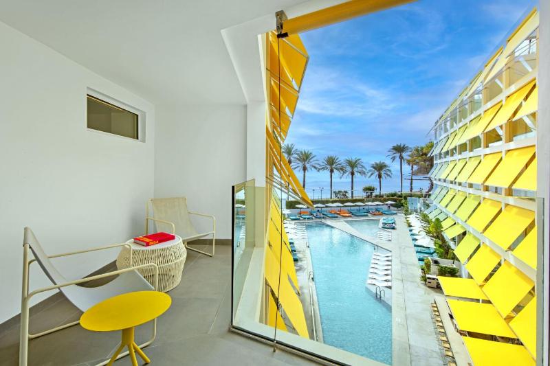 Fabulous King Room with Sea View and Balcony image 4