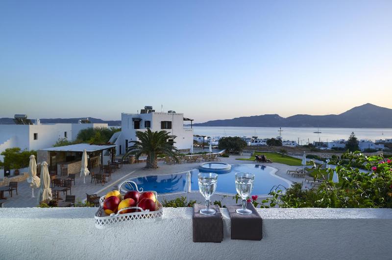 Double Room with Balcony and Sea View image 2