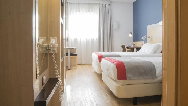 Standard Room with Two Single Beds image 4