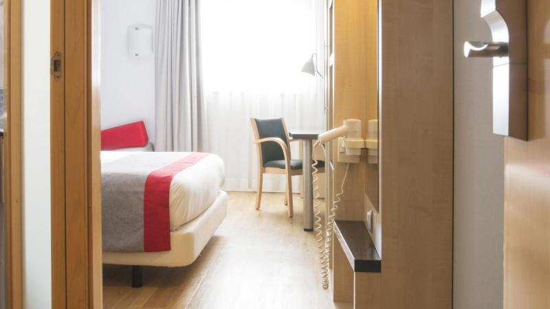 Standard Double Room with Sofa Bed image 2