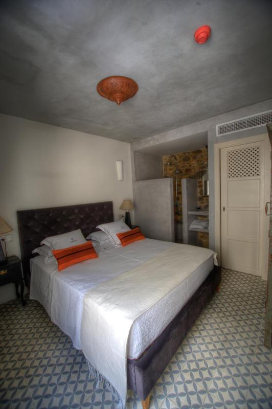 Standard Queen Room image 4