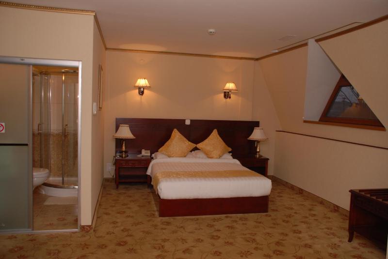 Quadruple Room image 3