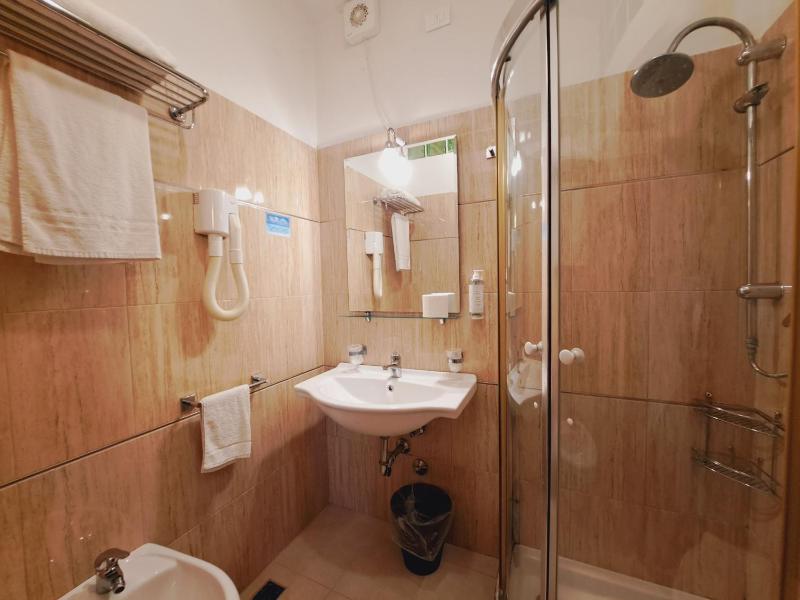 Single Room image 2