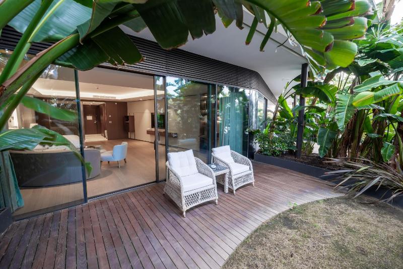 Reges Aqua Pool View, Guest room, 1 King, Poolside, Balcony image 1