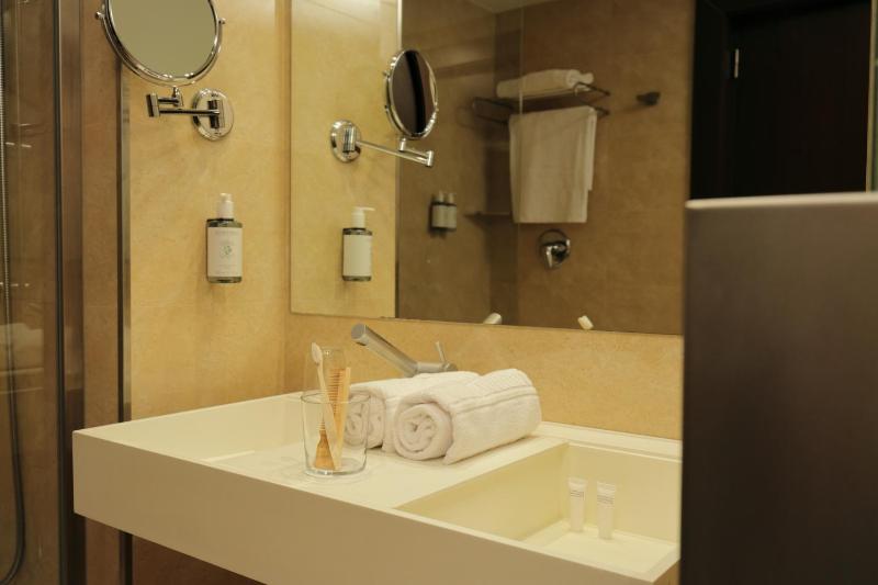 Double or Twin Room for Single Use image 4