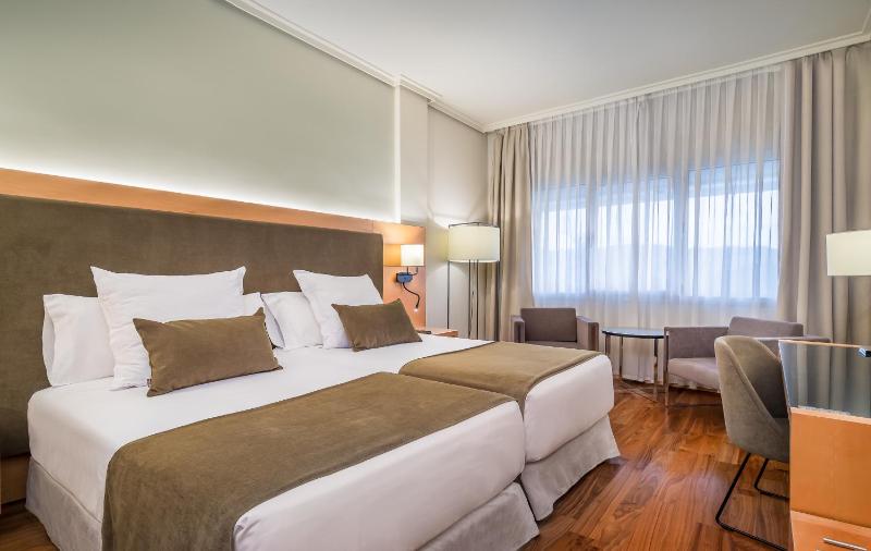 Superior Double or Twin Room with City View image 3