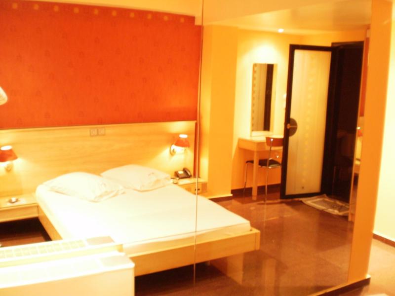 Double Room with Extra Bed image 4