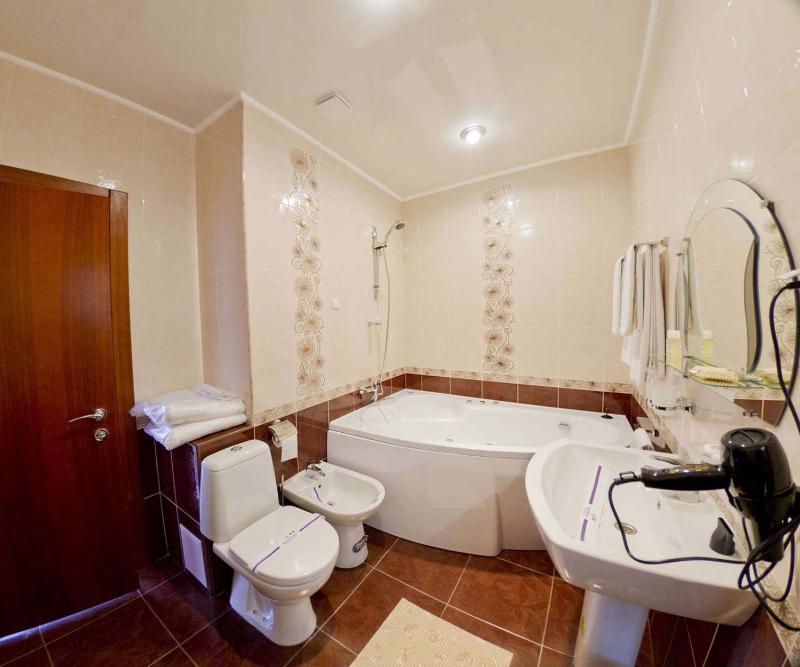 Suite with Spa Tub image 2