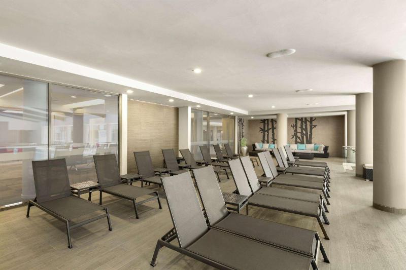 Ramada Plaza by Wyndham Bucharest Convention Center - image 4