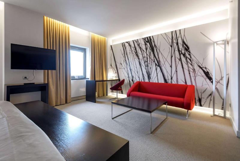 Junior King Suite - Non-Smoking image 1