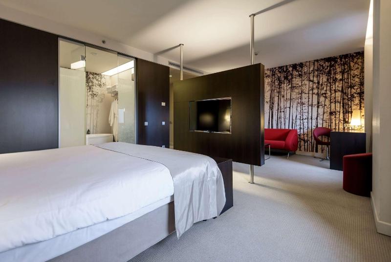 King Suite - Non-Smoking image 1