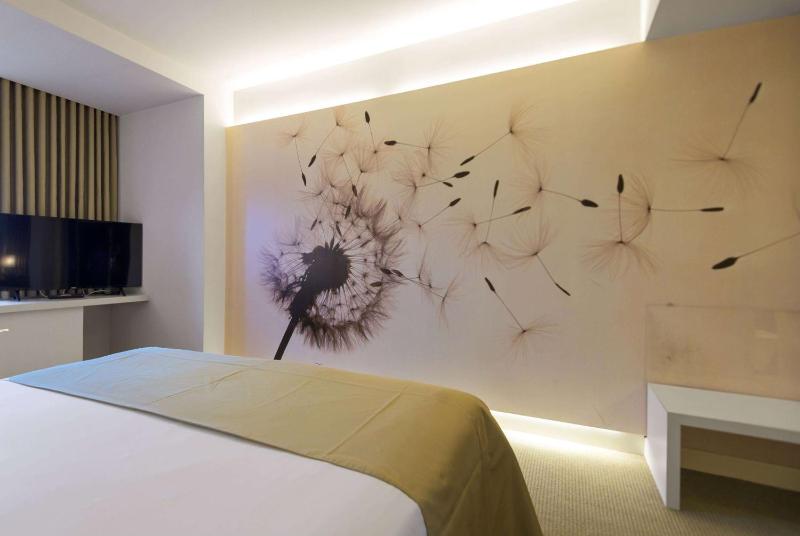 King Room - Non-Smoking image 1