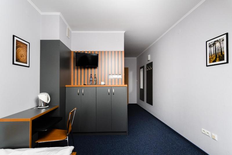 Twin Room with Balcony image 3