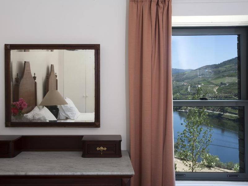 Double or Twin Room with Private Bathroom image 4