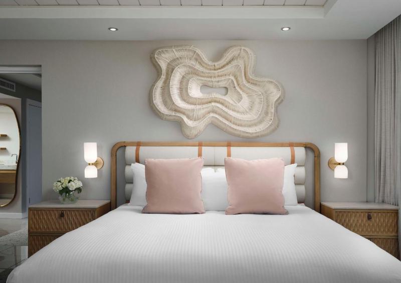 King Suite with Ocean View image 4