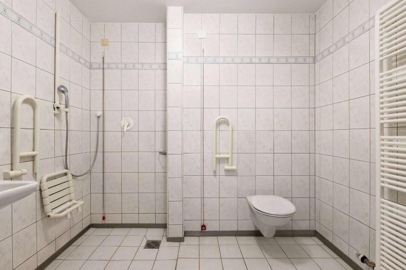Comfort Accessible Room image 4