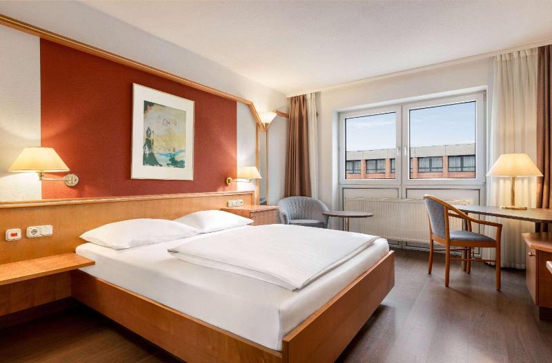 Comfort Accessible Room image 3