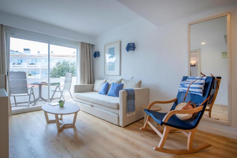 Junior Suite with Balcony image 3