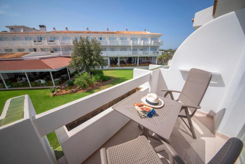 Junior Suite with Balcony image 2