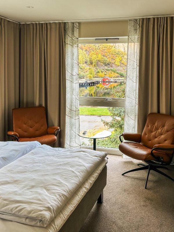 Double Room with Sea View image 4