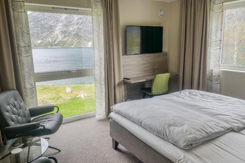 Double Room with Sea View image 3