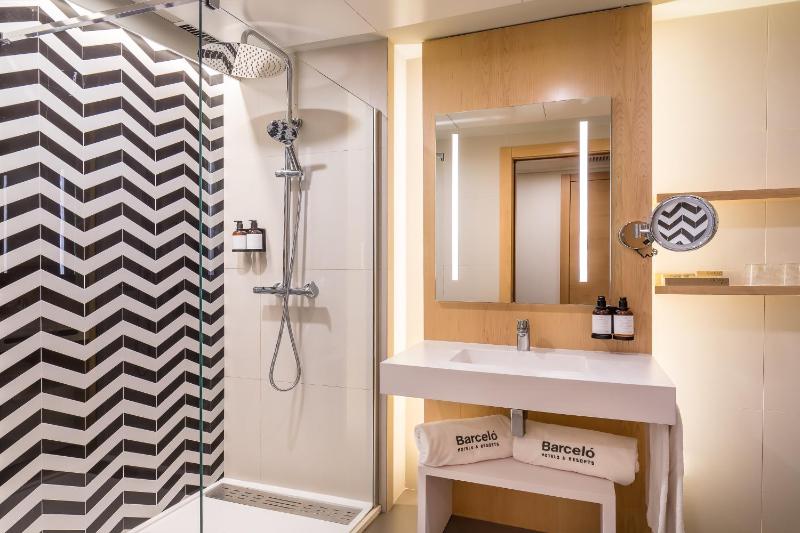 Superior Double or Twin Room image 2