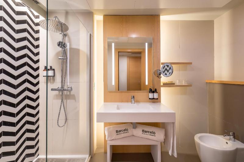 Superior Double or Twin Room image 3