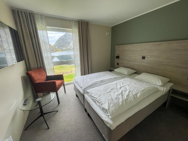 Double Room with Sea View image 1