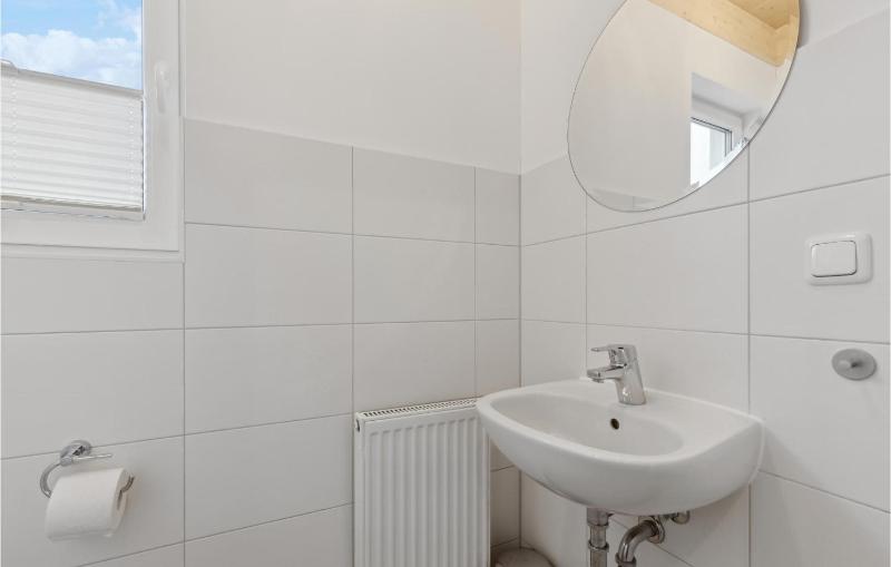 Three-Bedroom Holiday Home  image 4