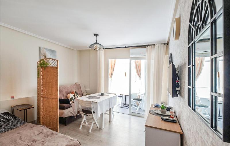 Gorgeous Apartment In Torrevieja - image 1