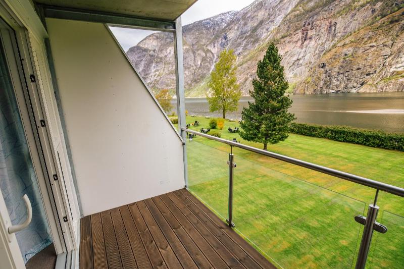 Deluxe Double Room with Balcony and Sea View image 2