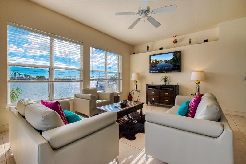 VILLA WATERFRONT - 3 BEDS - 3 BATHS - 6 GUESTS - LAKEVIEW & POOL/SPA - INCL. 10% OFF BOAT RENTAL - image 4