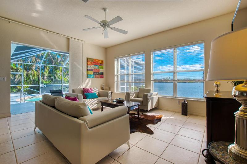 VILLA WATERFRONT - 3 BEDS - 3 BATHS - 6 GUESTS - LAKEVIEW & POOL/SPA - INCL. 10% OFF BOAT RENTAL - image 8