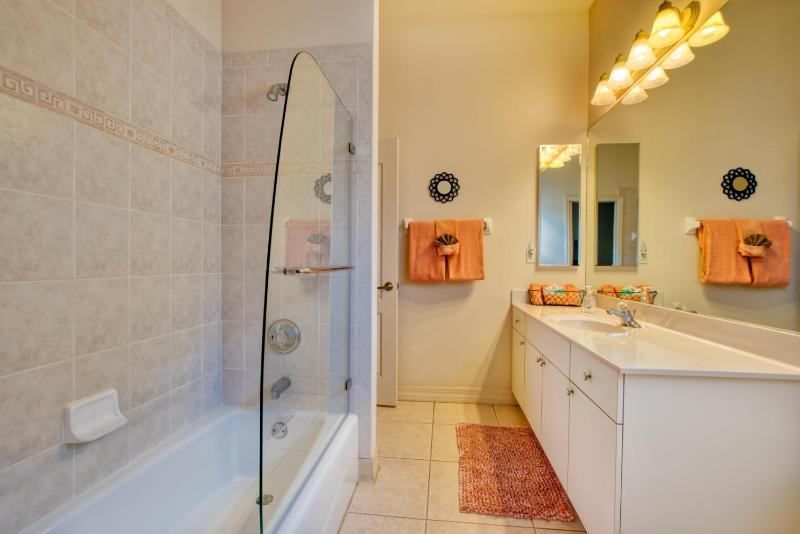 VILLA WATERFRONT - 3 BEDS - 3 BATHS - 6 GUESTS - LAKEVIEW & POOL/SPA - INCL. 10% OFF BOAT RENTAL - image 26