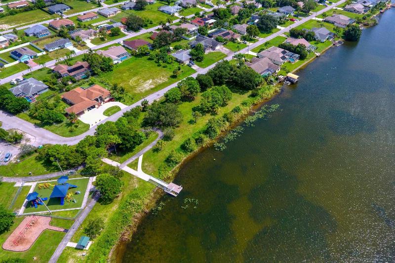 VILLA WATERFRONT - 3 BEDS - 3 BATHS - 6 GUESTS - LAKEVIEW & POOL/SPA - INCL. 10% OFF BOAT RENTAL - image 17