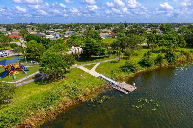 VILLA WATERFRONT - 3 BEDS - 3 BATHS - 6 GUESTS - LAKEVIEW & POOL/SPA - INCL. 10% OFF BOAT RENTAL - image 6