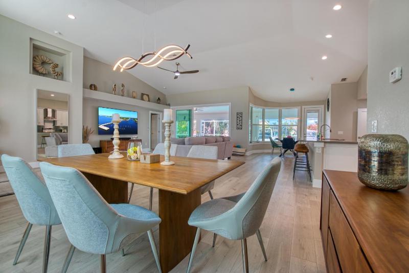 VILLA VANITY - 3 BEDS - 3 BATHS - 6 GUESTS - GULF ACCESS & POOL/SPA - INCL.10% OFF BOAT RENTAL - image 6