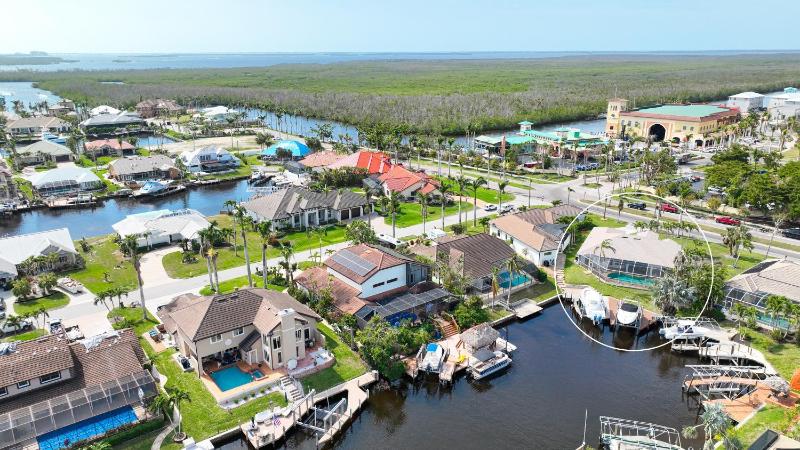 VILLA VANITY - 3 BEDS - 3 BATHS - 6 GUESTS - GULF ACCESS & POOL/SPA - INCL.10% OFF BOAT RENTAL - image 7