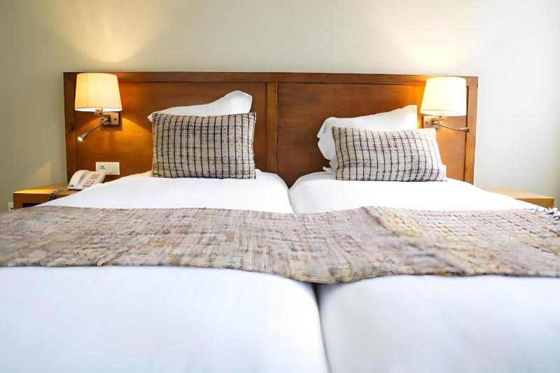 Deluxe Triple Room image 3