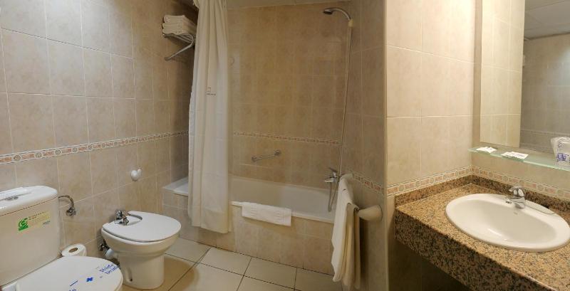 Triple Room (2 Adults + 1 Child) image 4