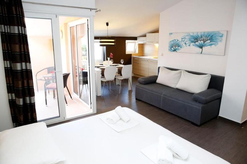 Studio apartment in Vodice with balcony air conditioning WiFi 4323-3 - image 1