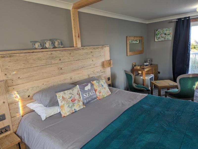 Deluxe Double Room with Sea View image 4