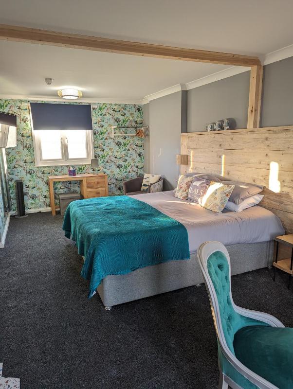 Deluxe Double Room with Sea View image 3