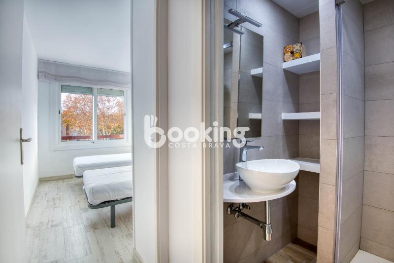 Vall de ribes Apartament per 4 persones amb piscina comunitària a prop de Port d'Aro - image 10
