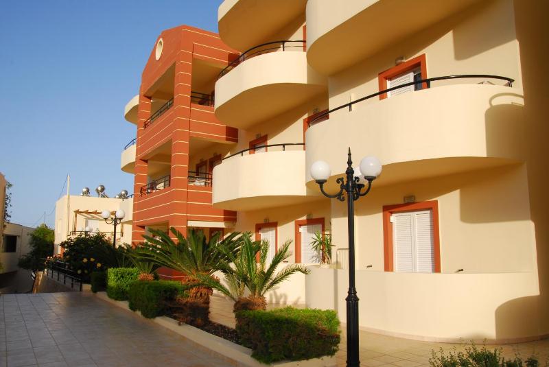 Elpis Studio Apartments - image 6