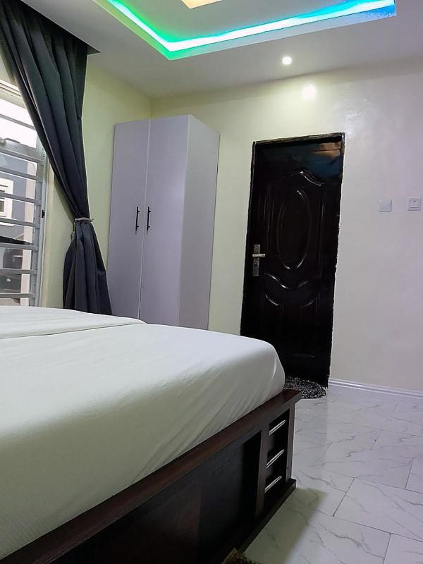 JKA 1-BEDROOM-Apart 24HRS POWER Unlimited WIFI  GARDEN PATIO AREA FREE DAILY HOUSEKEEPING - image 6