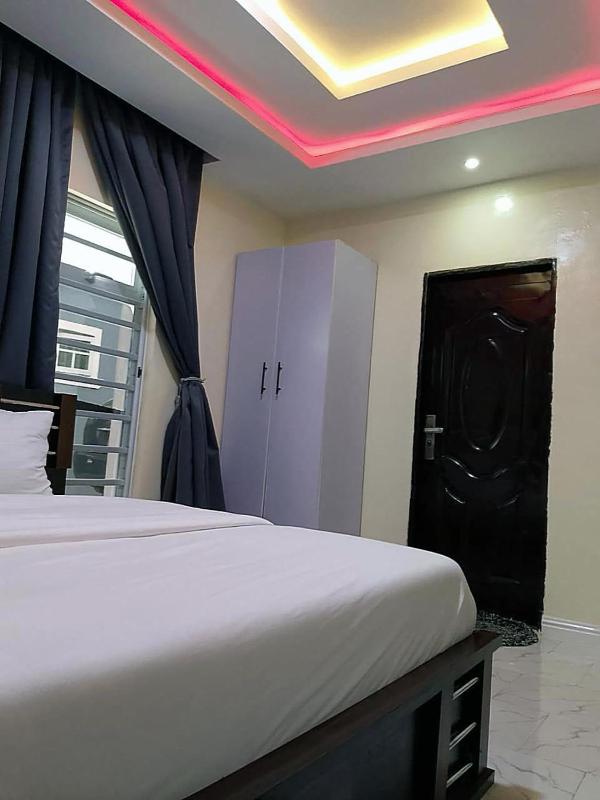 JKA 1-BEDROOM-Apart 24HRS POWER Unlimited WIFI  GARDEN PATIO AREA FREE DAILY HOUSEKEEPING - image 12